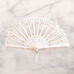 NWT. Vintage Beautiful Ivory White Lace Folding Fan.
